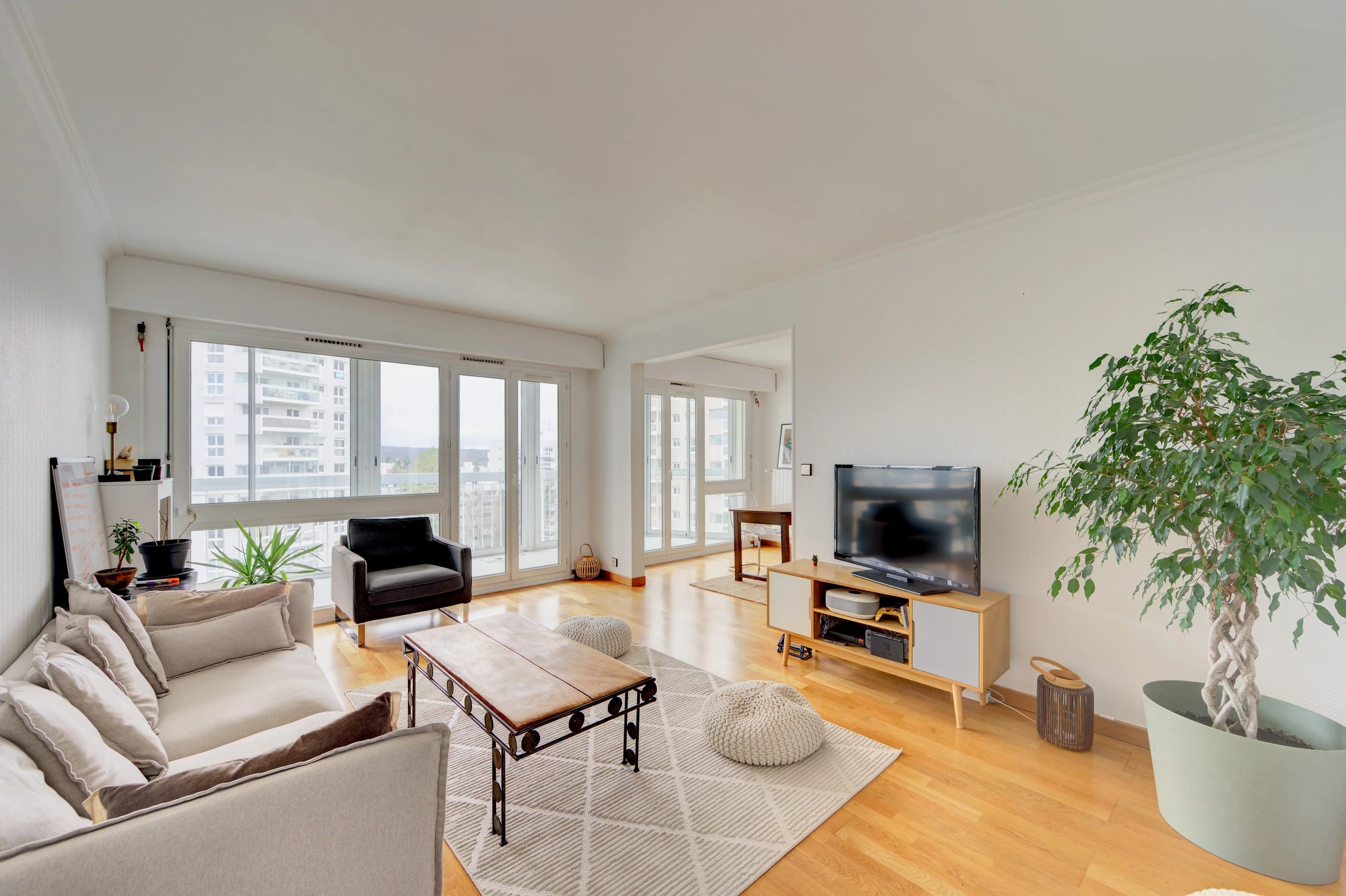MARLY-LE-ROI - APPARTEMENT 4 PIECES - AVEC CAVE, PARKING ET GARAGE